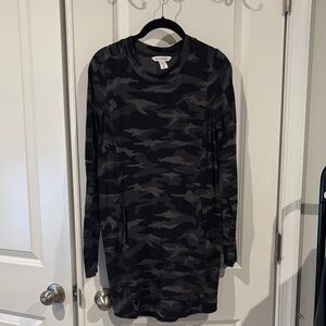 Athleta Black Camouflage Long Sleeve Top